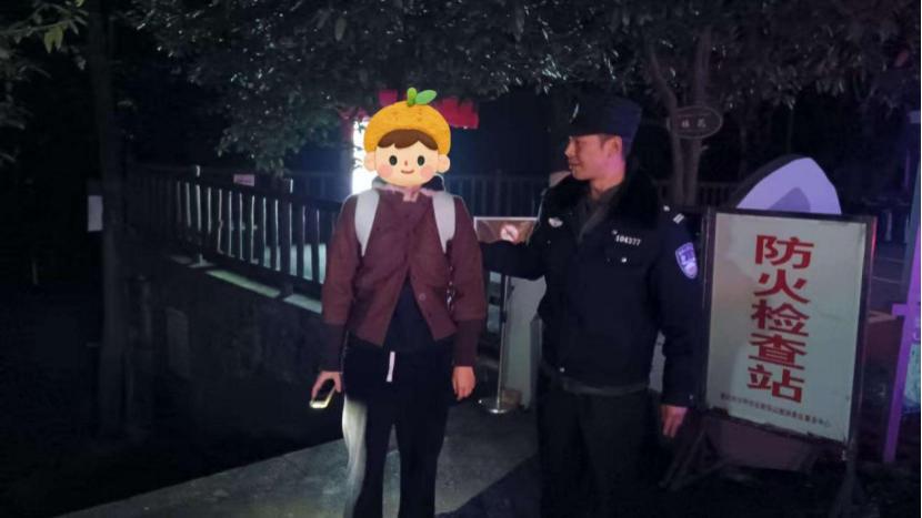 大学生寒夜歌乐山迷路，民警帮助脱困