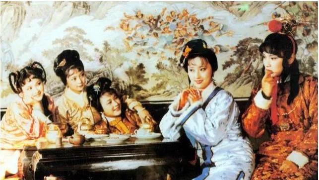 《红楼梦》影视剧大陆港台40多版，为何87版成为不可超越的经典？