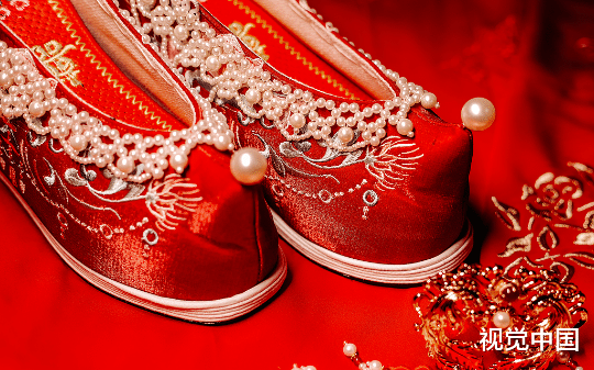 大婚那天，我跳了河