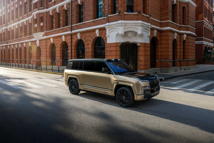 128万真“王炸”，仰望U8L鼎世版正式上市，不愧国产豪华天花板！