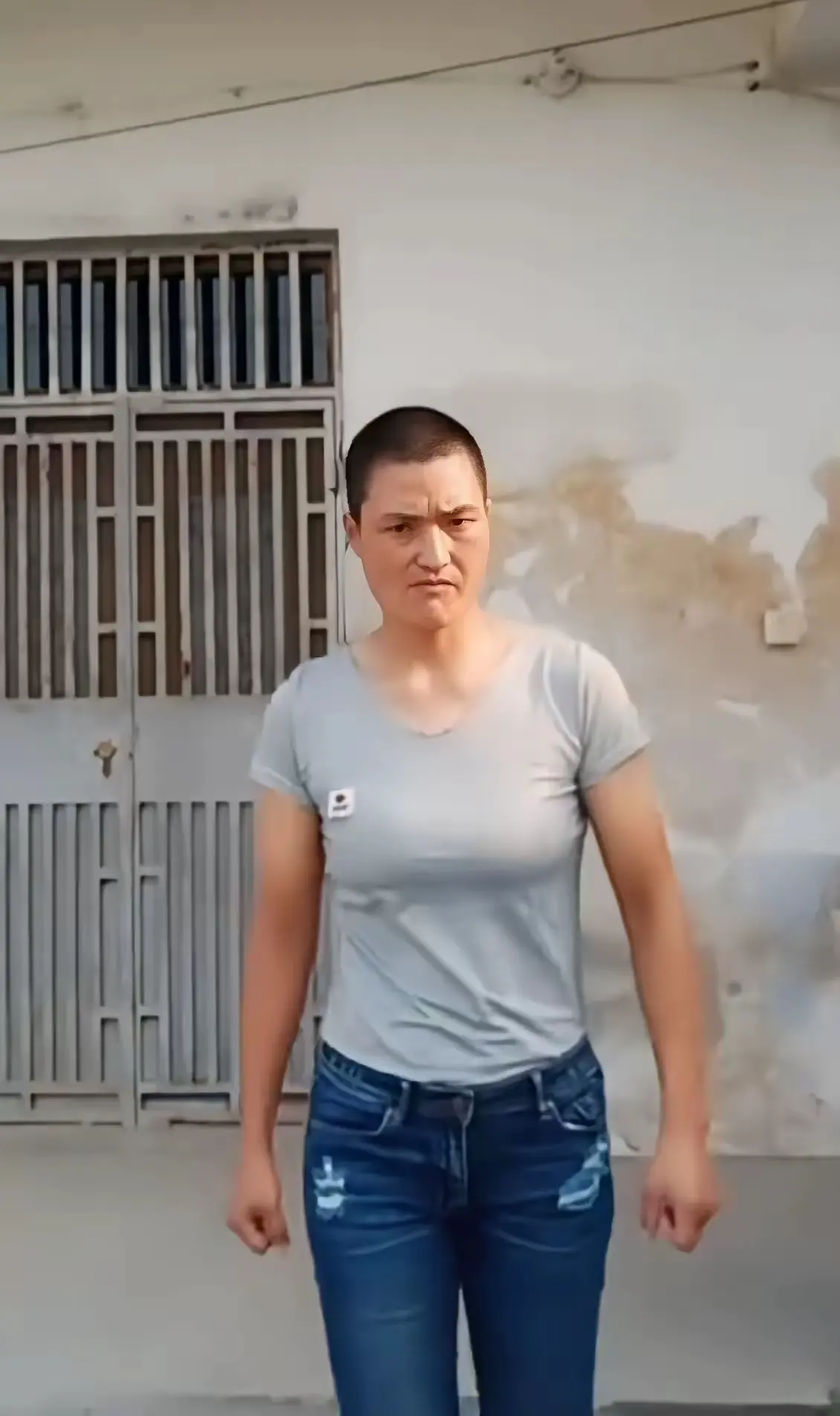 30岁的表姐到现在还没嫁出去，我帮她招招亲，不要彩礼不要房子