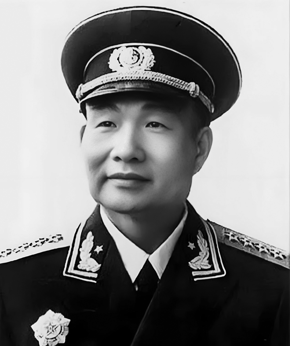 萧劲光当了30年海军司令，却没有他的两位政委地位高