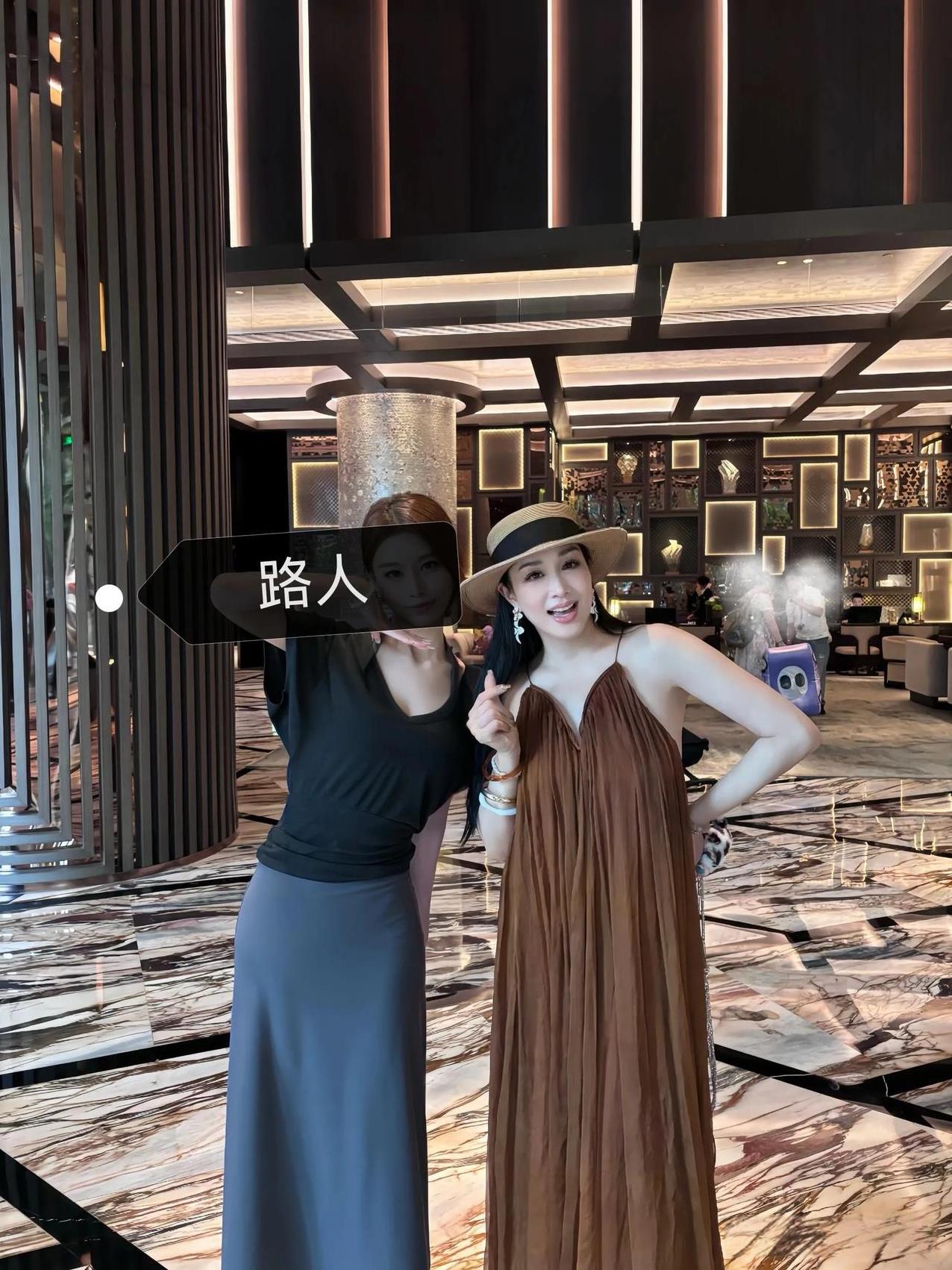 55岁美人鱼现身！连腋下都很美
这就是精致美人鱼的自我修养吧！曾经饰演美人鱼走红