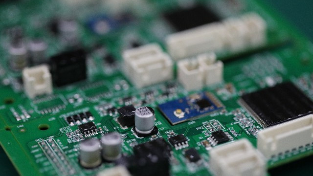 PCBA和SMT总混淆？一文讲透电子制造的“组装”与“贴片”核心差异