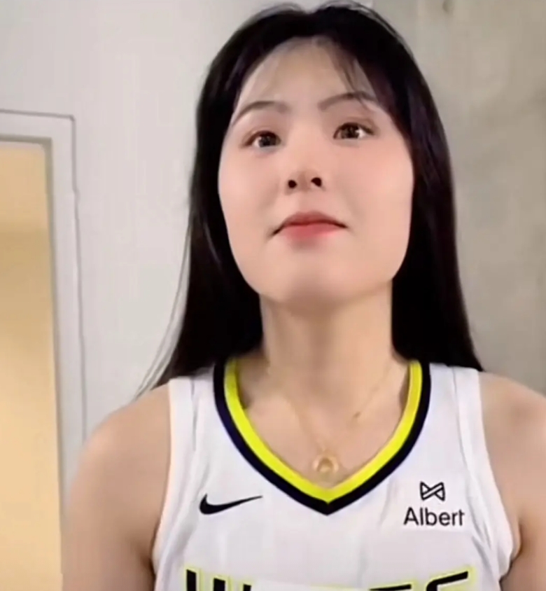 李月如竟然也关注杨瀚森，还给杨瀚森支招怎么学好英语。近日，李月汝在接受采访时表示