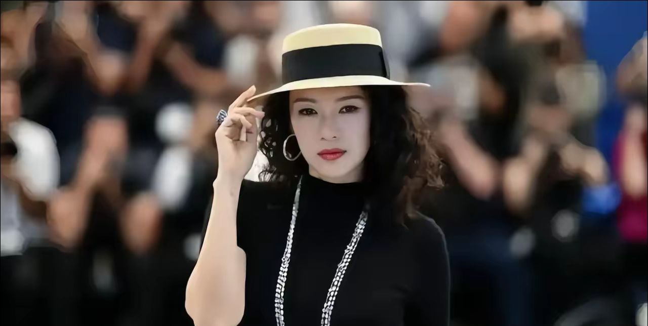 章子怡情路坎坷经历回顾











天哪！章子怡的感情经历也太让人唏嘘