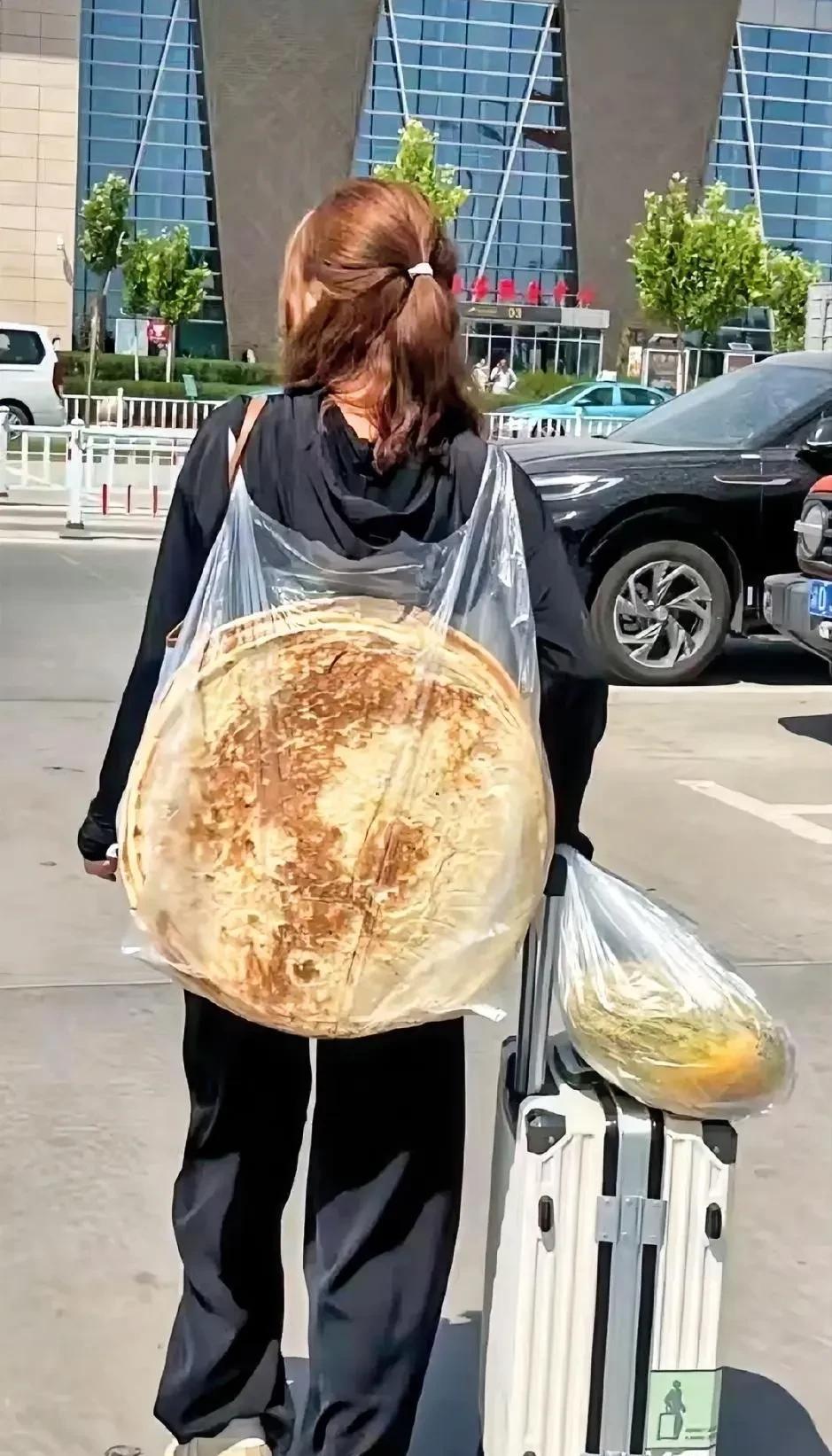一个实在姑娘，实实在在，不造作……
网上看到一幅照片，把我逗笑了。一个多么实在的
