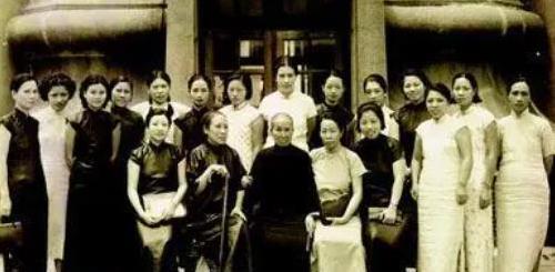 [太阳]1950年，毛主席不顾周总理苦苦求情处死蒋介石姐姐，背后有很大隐情！
（