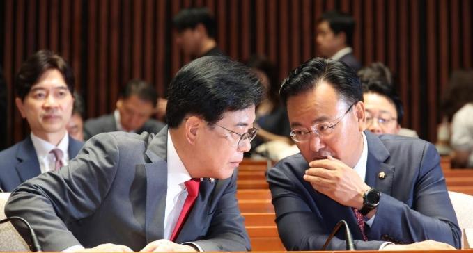 韩国媒体消息，国民力量党再次未就尹熙淑革新委员会提出的革新方案得出结论，党领导层