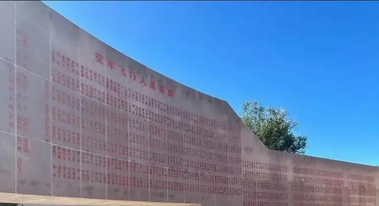 试飞部队共牺牲32名试飞员
请停留片刻，致敬伟大的试飞员！
中国空军试飞部队自成