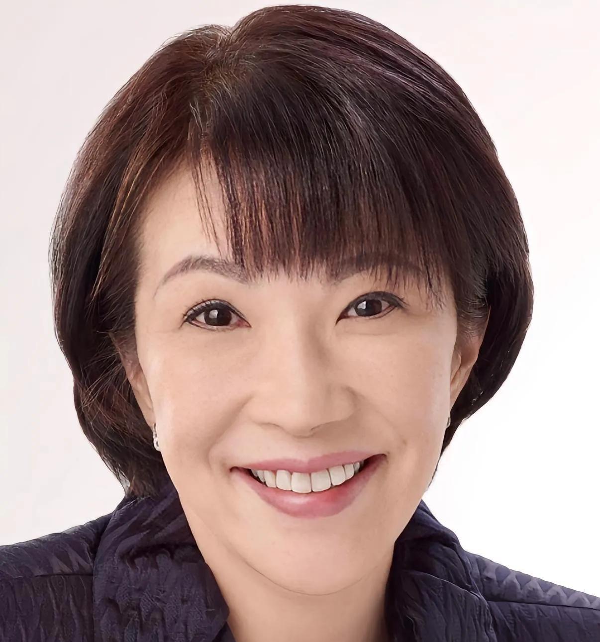 这个女人不寻常。
有“女版安倍”之称的高市早苗当选自民党总裁了，她很可能成为日本