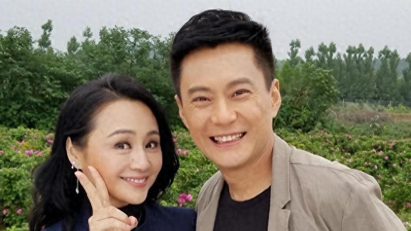 他是国家一级演员，与曹颖结婚15年零绯闻，儿子是“最帅”星二代