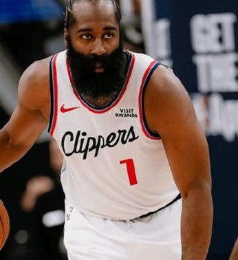 哈登25分，快船主场背靠背大比分雷霆。NBA常规赛，快船背靠背主场迎战雷霆，这场