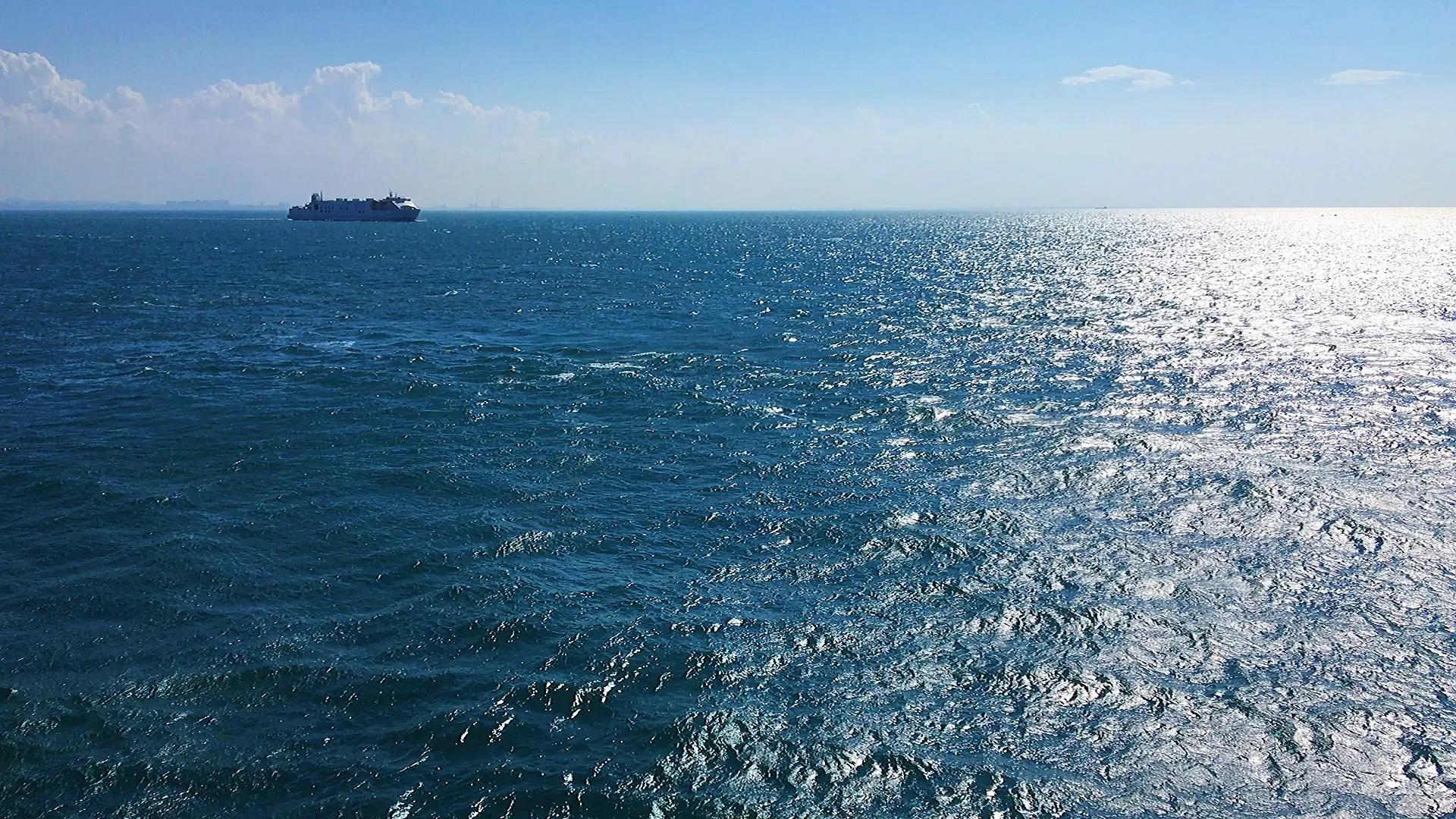 南海周边重要海峡的战略价值与地缘博弈分析