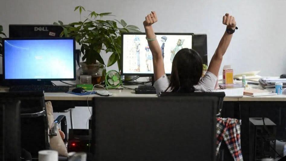 当大厂承包你的衣食住行，这场「福利游戏」要付出什么代价