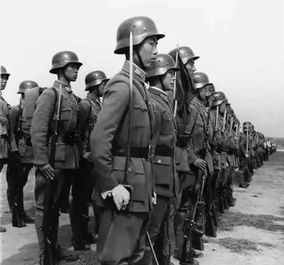 作为国军精锐中的精锐，淞沪会战之前，教导总队总兵力差不多1.3万人。打完淞沪会战