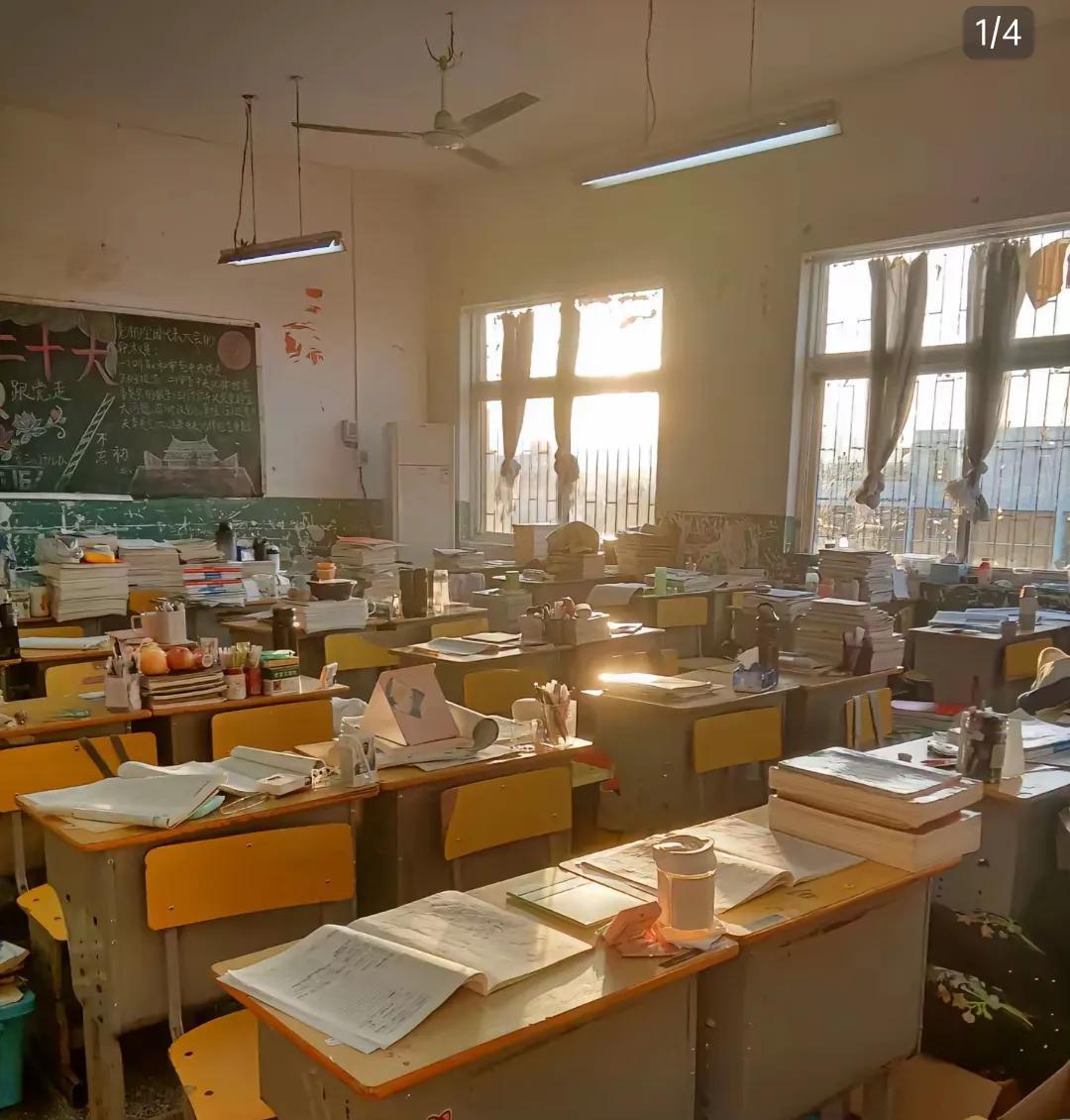 上学时，总盼着上班，觉得上班能赚钱、自由。可真上班了，才发现上学那点苦根本不算啥