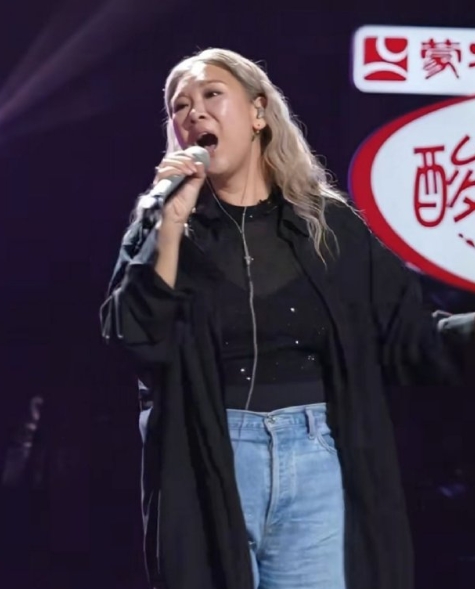 郑欣宜受伤退出本期歌手。真的太可惜了，姐姐就放心的去长沙的美食吧，也不白来哟，肯