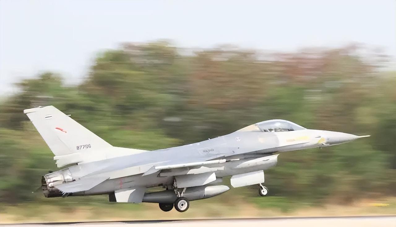 为什么美国这次没有限制泰国使用F-16战机轰炸柬埔寨？因为柬埔寨没有歼10C，泰
