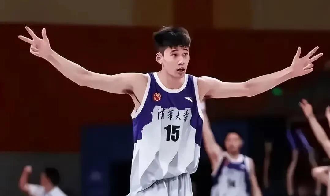 U19国青中锋内线不给力…
凯撒今晚祭出全锋线阵容…
今晚7:30，同心杯福建对