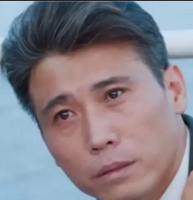 朱媛媛最爱她的男人，不止一个。第一个是她老公，辛柏青。两个都是话剧演员，一个是中