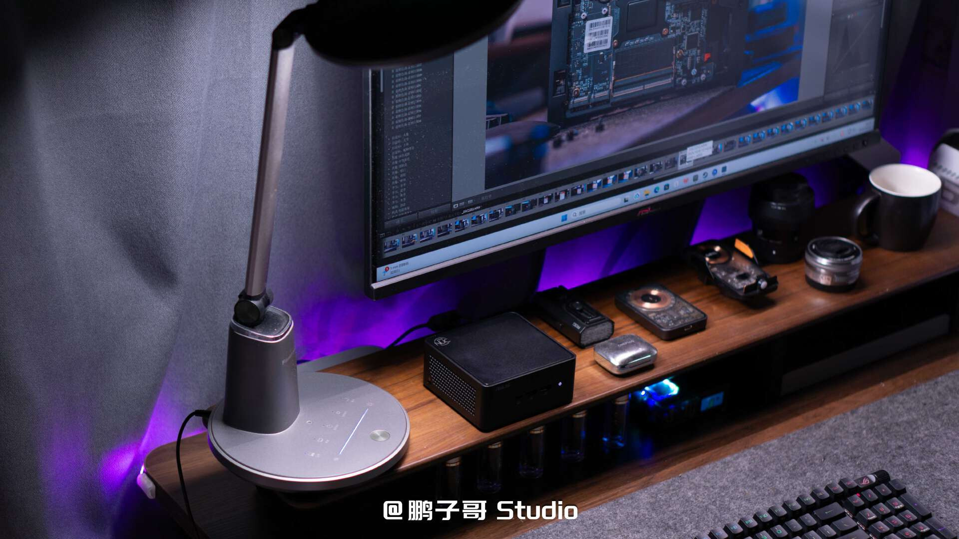 为了让工位更整洁，我买了一台华硕NUC15Pro