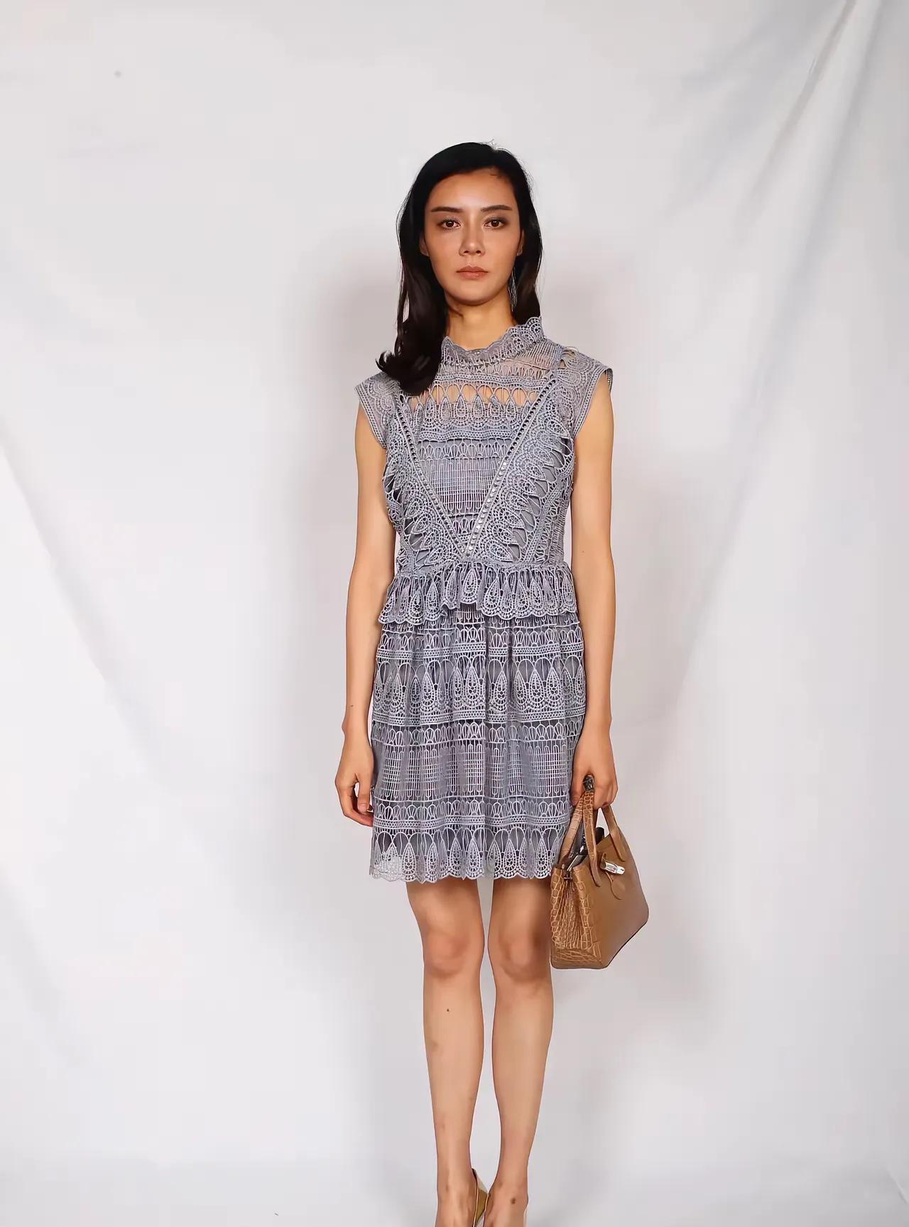 车晓，170cm，最真实的一面，就连脚上被蚊子咬的，都那么真实，你们看看是不是呢