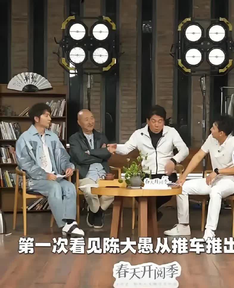 陈佩斯儿子陈大愚比他爸陈佩斯帅多了！这是有原因的！！！
朱时茂说陈佩斯儿子陈大