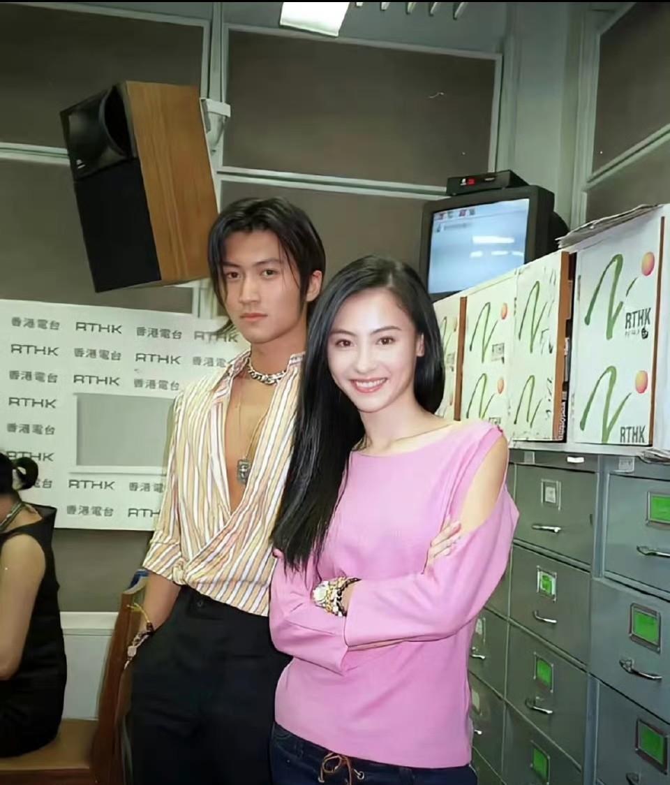 张柏芝三儿子出生后
谢霆锋其实是去做过亲子鉴定的
鉴定结果出来后，第三个孩子确实