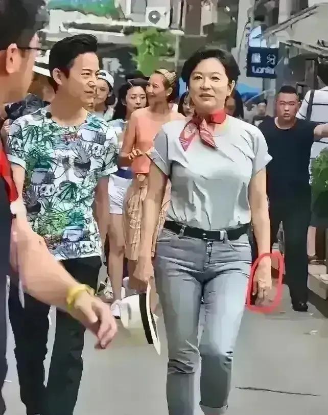 这位女士是谁？这么有气质