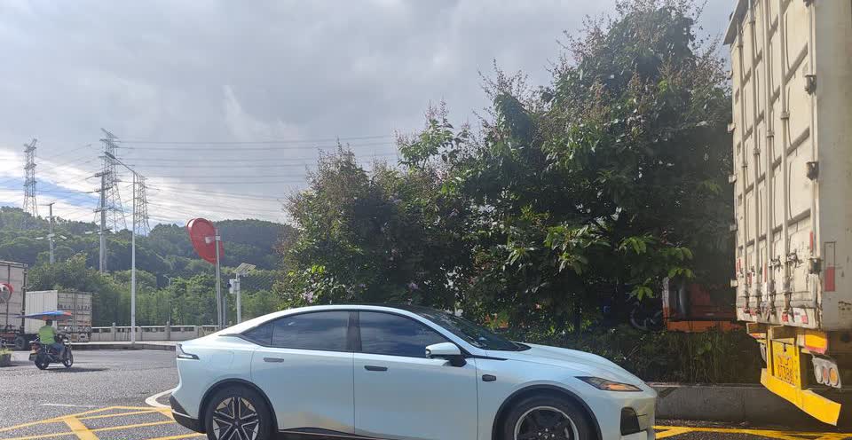 准备冲首发抢早提了，老婆不同意，先斩后奏。感觉到了40岁再买35岁喜欢东西，那感