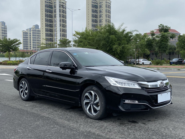 八年的陪伴
九代半就喜欢😍这款车🚗。你们的用车现在怎么样了？