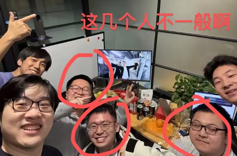 肖弘的成功

离不开这两个人的帮助

第一个，季逸超‌，Manus的首席科学家，