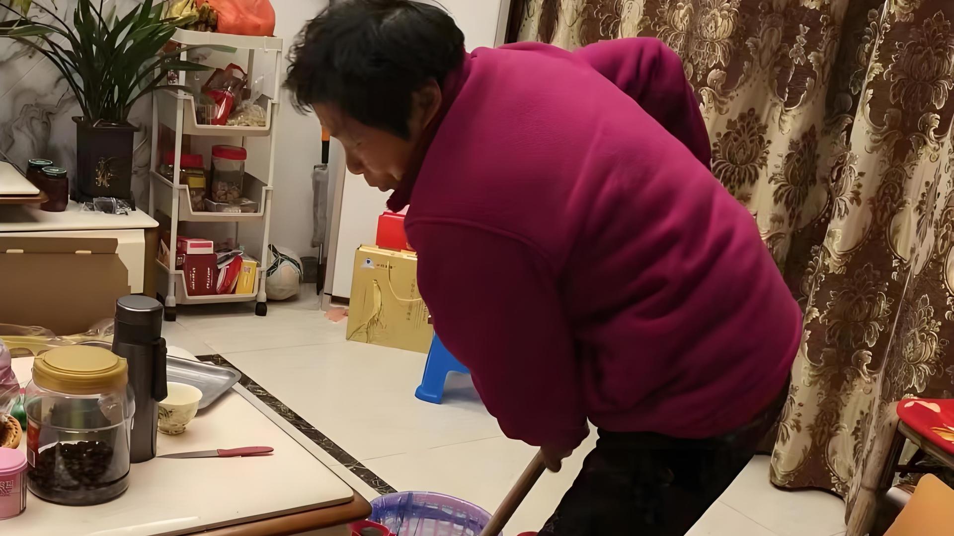 比起让父母养，另一种“新型啃老”现在更流行，父母还以此为荣！