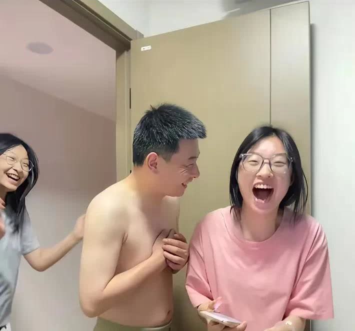 今年，河南这个漂亮的女生简直是高考界的一股清流，她才考了288分，竟然开心得合不