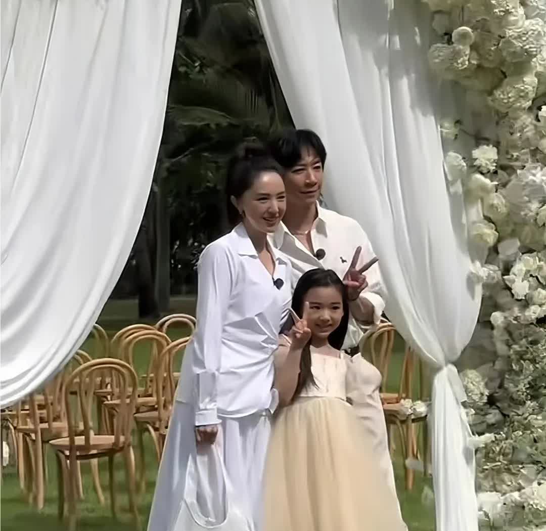 发现没？
董璇有个很严重的问题！
董璇选择二婚了，竟在她身上看到一个女人的通