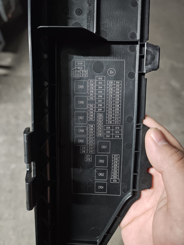 23款领克031.5T plus
谁能告诉我这款车内的保险丝，哪个是控制车内点烟