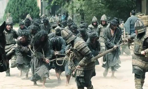 古代士兵从军营中逃跑下场究竟有多惨？
古代士兵从军营逃跑，那下场，可真不是一般的