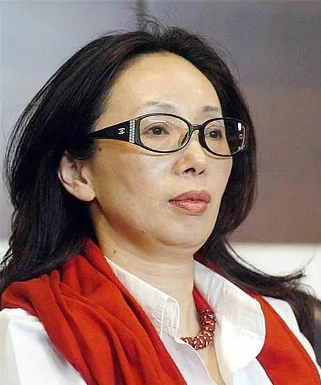 1994年，北京，戴秀丽扔下了笔，一纸辞职信交到编辑部手里，没人想到，这个曾在报