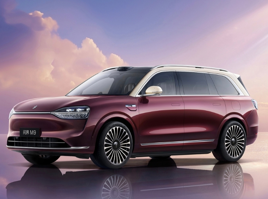 还得是鸿蒙智行会整活！赛力斯老板又得开心的睡不着啦。
发布新问界M9 2025款