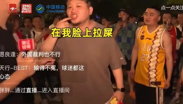 CBA可真比NBA更意思！
不仅赛场上对抗更强，
各种大尺度动作，
赛场外也是很
