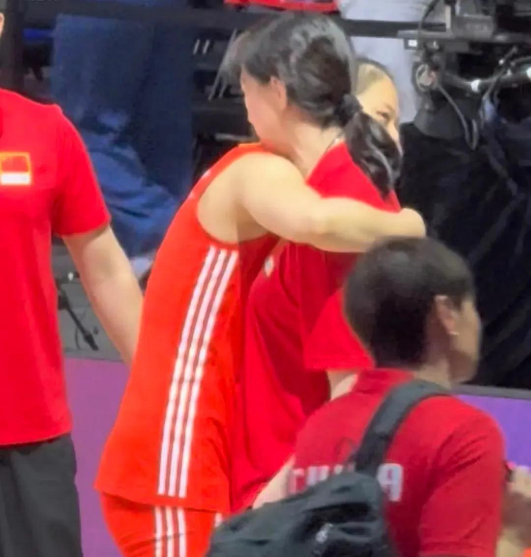 赖亚文主任这样做你觉得合适吗？
女排世联赛北京站结束了有几天了，有一件事始终在我