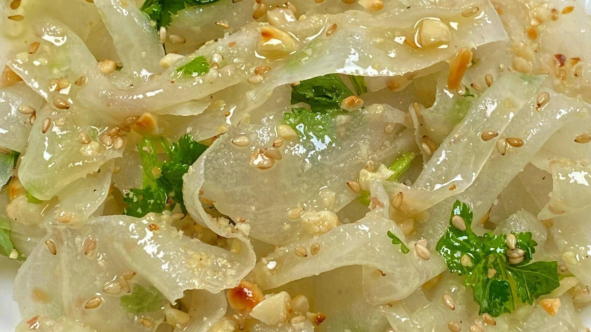 冬日阳光里的三重奏：芝麻花生拌萝卜