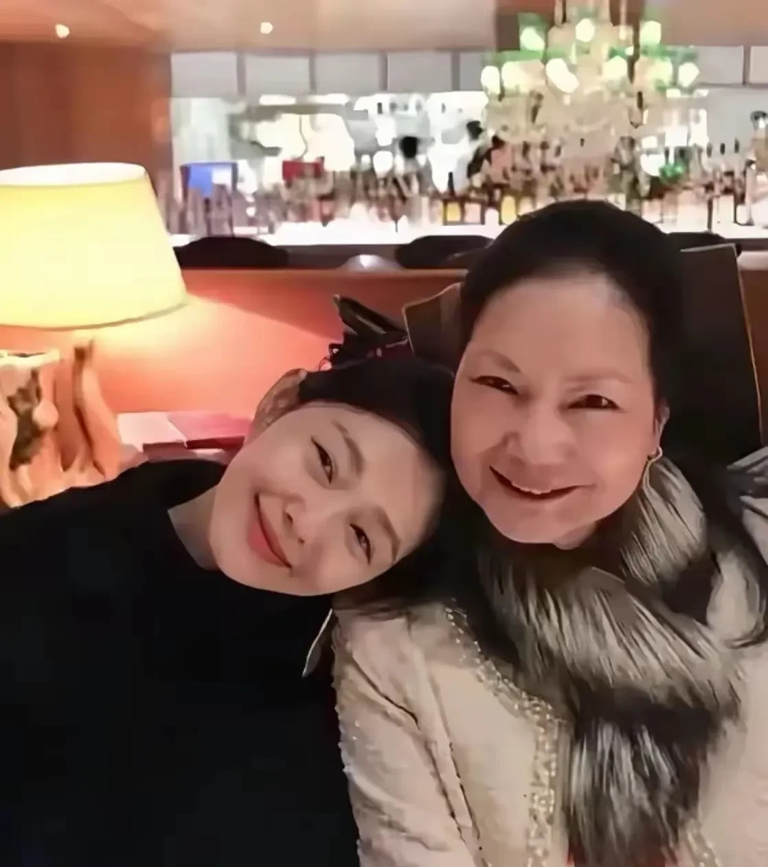 大S去世S家处理后事引争议











大S走了，S家母女居然还能跳舞