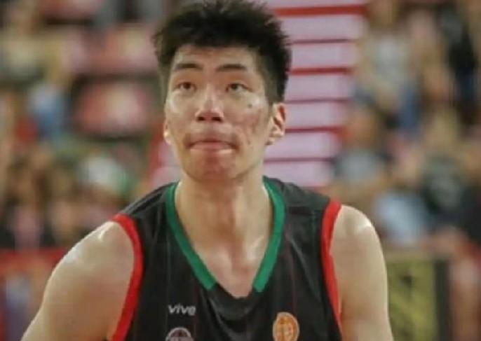 暴砍16分8篮板！主帅夸余嘉豪属于西甲
余嘉豪加入新球队的热身赛第四场，他首发出