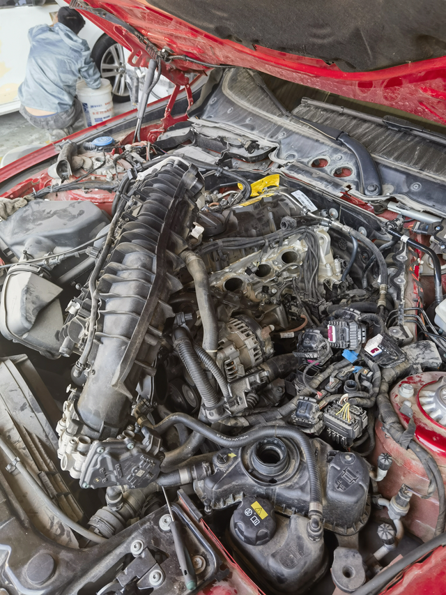 11万公里还是躲不过
11万公里最终还是漏防冻液了，老化炸了