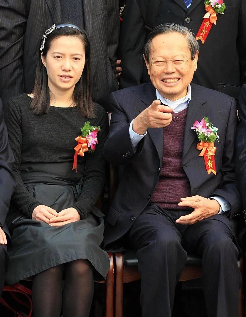 当时，28岁的翁帆毅然决然的嫁给82岁杨振宁的时候。作为普通的父亲，肯定会强烈反