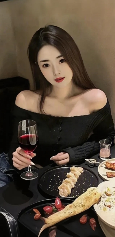 发现没有，
现在好多女人
尤其是过了35岁以后，
越来越注重养生了，
她们晚上