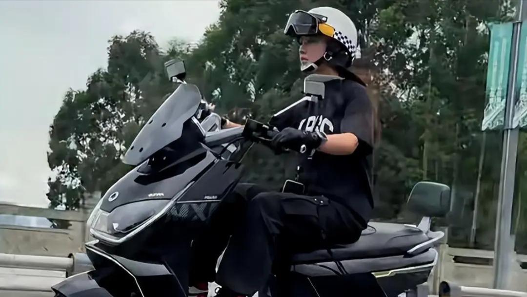 电摩热潮来袭！新国标电自限速又限塑，超七成车主更倾心电摩