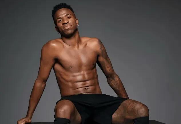 维尼修斯与皇马续约谈判陷僵局 索要2500万欧年薪超队史
据西班牙塞尔电台消息，